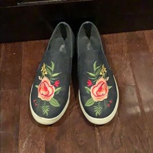Floral shoe